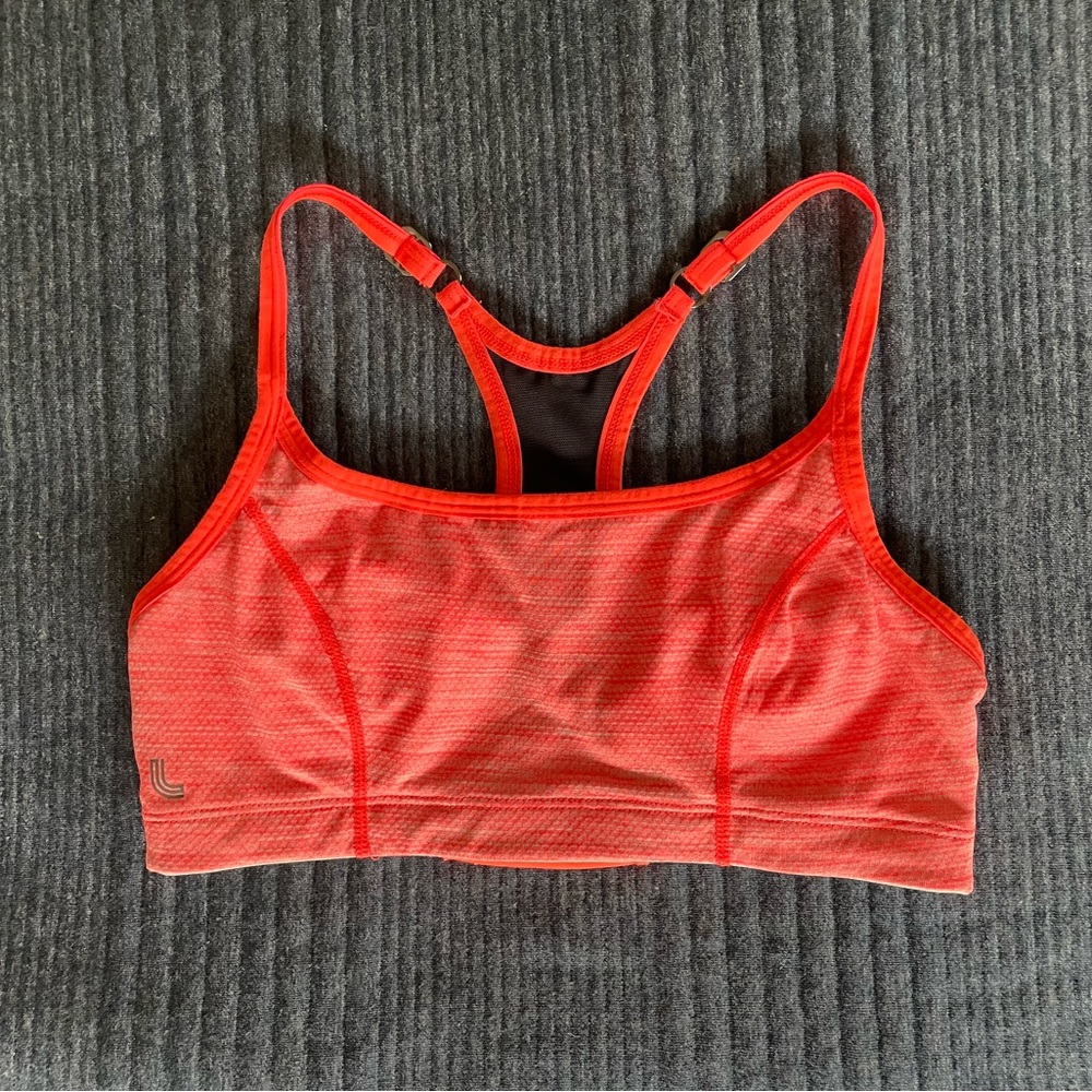 Lolë sports bra